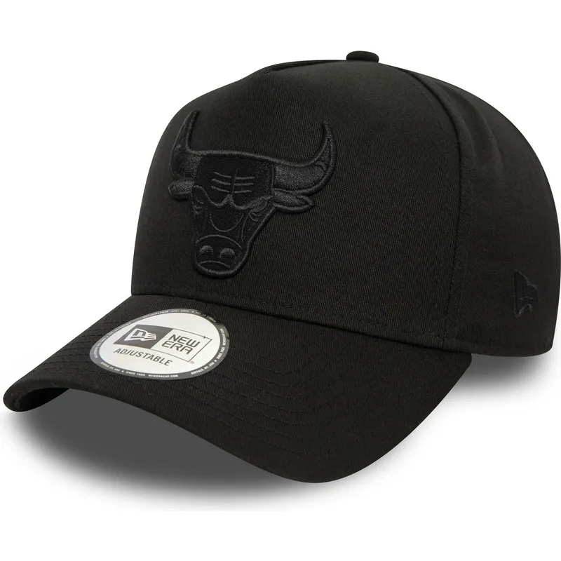 czarna-czapka-z-daszkiem-snapback-z-czarnym-logo-9forty-e-frame-monochrome-chicago-bulls-nba-od-new-era