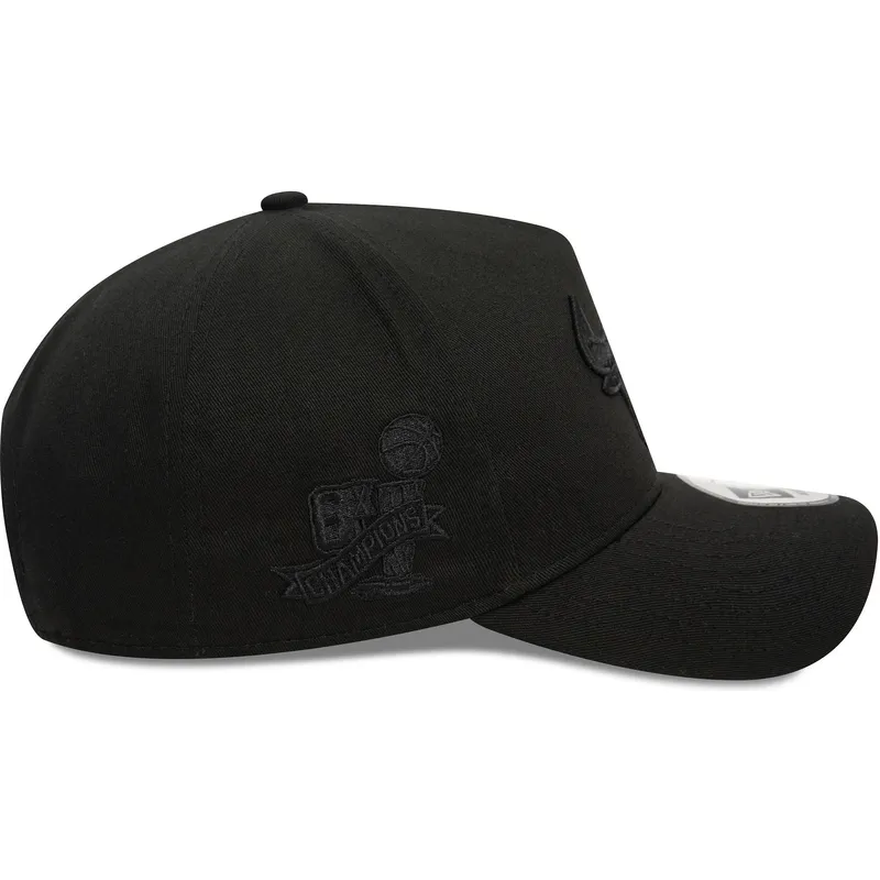 czarna-czapka-z-daszkiem-snapback-z-czarnym-logo-9forty-e-frame-monochrome-chicago-bulls-nba-od-new-era