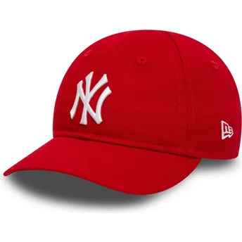Czerwona zakrzywiona regulowana czapka dziecięca 9FORTY League Essential Inf New York Yankees MLB od New Era