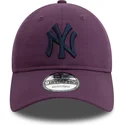 fioletowa-zakrzywiona-czapka-z-regulacja-i-granatowym-logo-9twenty-league-essential-new-york-yankees-mlb-od-new-era
