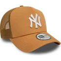 czapka-trucker-jasnobrazowa-9forty-a-frame-league-essential-new-york-yankees-mlb-od-new-era