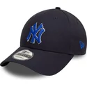granatowa-zakrzywiona-czapka-regulowana-z-niebieskim-logo-9forty-side-patch-new-york-yankees-mlb-new-era