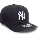 granatowa-zakrzywiona-czapka-snapback-9seventy-stretch-snap-new-york-yankees-mlb-new-era