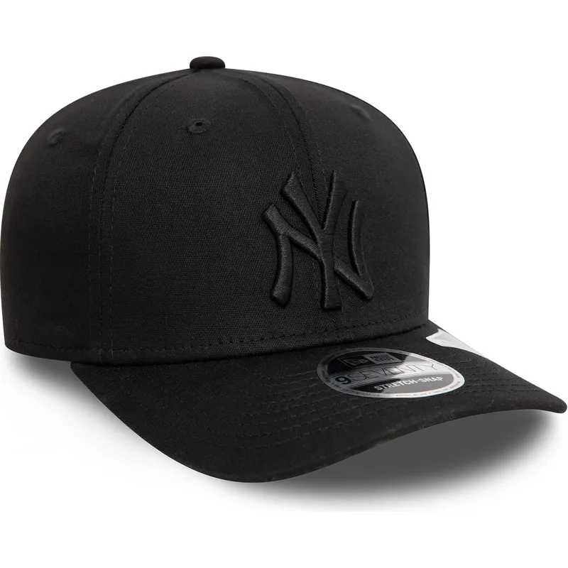 czarna-zakrzywiona-czapka-snapback-z-czarnym-logo-9seventy-stretch-snap-new-york-yankees-mlb-new-era