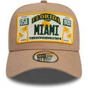 snapback-9forty-a-frame-z-jasnobrazowym-zakrzywionym-daszkiem-z-tablica-rejestracyjna-miami-miasta-i-plaze-od-new-era