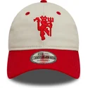 biala-i-czerwona-regulowana-czapka-z-zakrzywionym-daszkiem-9twenty-contrast-visor-manchester-united-football-club-premier-league
