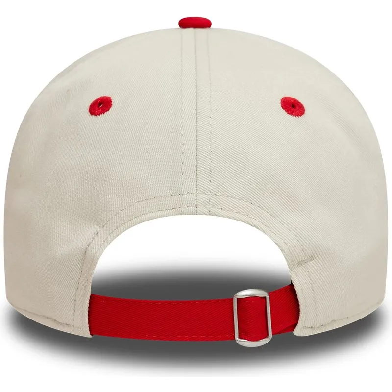 biala-i-czerwona-regulowana-czapka-z-zakrzywionym-daszkiem-9twenty-contrast-visor-manchester-united-football-club-premier-league