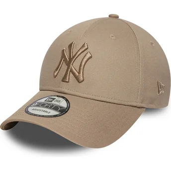 Jasnobrązowa regulowana czapka z zakrzywionym daszkiem z brązowym logo 9FORTY League Essential New York Yankees MLB New Era