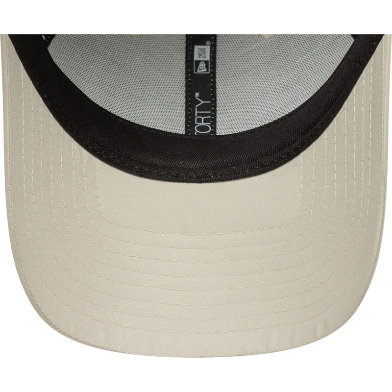 bezowa-regulowana-czapka-z-zakrzywionym-daszkiem-9forty-flawless-new-york-yankees-mlb-new-era