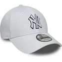 biala-regulowana-czapka-z-daszkiem-9forty-outline-new-york-yankees-mlb-new-era