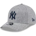 szara-czapka-z-zakrzywionym-daszkiem-snapback-z-granatowym-logo-9forty-m-crown-a-frame-cotton-weave-new-york-yankees-mlb-new-era