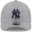 snapback-z-szarym-zakrzywionym-daszkiem-i-granatowym-logo-9forty-m-crown-a-frame-cotton-weave-new-york-yankees-mlb-od-new-era