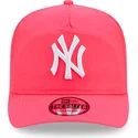 rozowa-regulowana-czapka-z-zakrzywionym-daszkiem-golfer-everyday-nylon-new-york-yankees-mlb-new-era