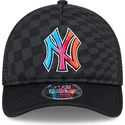 new-era-9forty-m-crown-a-frame-gradient-raceway-new-york-yankees-mlb-black-trucker-hat