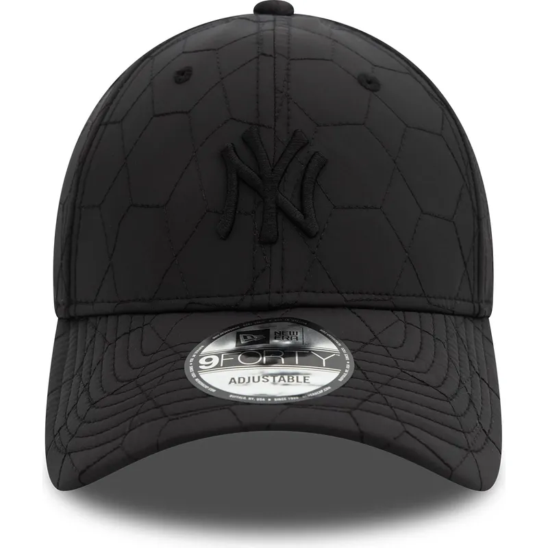 czarna-regulowana-czapka-z-zakrzywionym-daszkiem-z-czarnym-logo-9forty-quilted-new-york-yankees-mlb-new-era