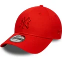 czerwona-zakrzywiona-czapka-z-regulacja-z-czerwonym-logo-9forty-colour-pack-new-york-yankees-mlb-od-new-era