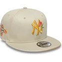 bezowa-czapka-z-daszkiem-snapback-9fifty-floral-new-york-yankees-mlb-od-new-era