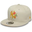 czapka-z-plaskim-daszkiem-bezowa-snapback-9fifty-floral-new-york-yankees-mlb-new-era