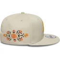 bezowa-czapka-z-daszkiem-snapback-9fifty-floral-new-york-yankees-mlb-od-new-era
