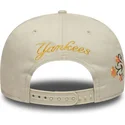 bezowa-czapka-z-daszkiem-snapback-9fifty-floral-new-york-yankees-mlb-od-new-era