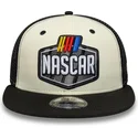 czapka-trucker-plaska-bezowo-czarna-9fifty-classics-logo-nascar-new-era