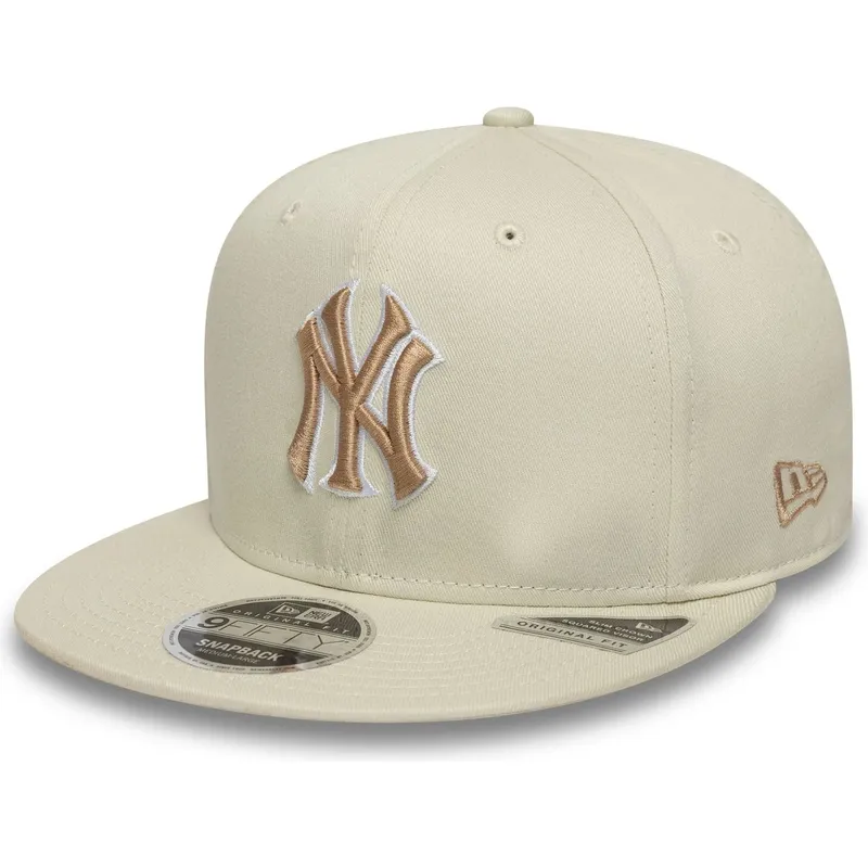 bezowa-czapka-z-daszkiem-typu-snapback-z-bezowym-logo-9fifty-original-fit-world-series-new-york-yankees-mlb-marki-new-era