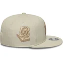 bezowa-czapka-z-daszkiem-typu-snapback-z-bezowym-logo-9fifty-original-fit-world-series-new-york-yankees-mlb-marki-new-era