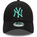 czarna-regulowana-czapka-z-zakrzywionym-daszkiem-z-niebieskim-logo-9forty-league-essential-new-york-yankees-mlb-od-new-era