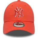 regulowana-pomaranczowa-czapka-z-zakrzywionym-daszkiem-z-pomaranczowym-logo-9forty-team-outline-new-york-yankees-mlb-od-new-era