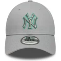 szara-zakrzywiona-czapka-z-regulacja-i-szarym-logo-9forty-team-outline-new-york-yankees-mlb-marki-new-era