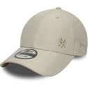 bezowa-regulowana-czapka-z-zakrzywionym-daszkiem-9forty-tonal-flawless-new-york-yankees-mlb-new-era