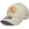 bezowa-regulowana-czapka-z-zakrzywionym-daszkiem-z-zoltym-logo-9forty-floral-icon-new-york-yankees-mlb-new-era