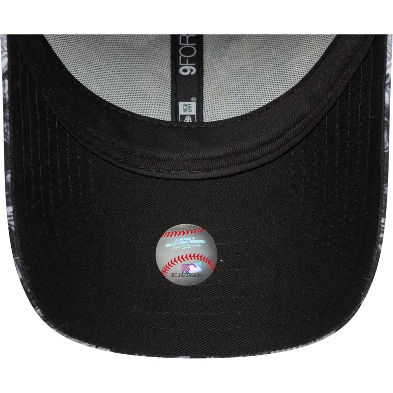 czarna-regulowana-czapka-z-daszkiem-9forty-all-over-print-new-york-yankees-mlb-new-era
