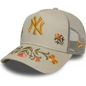 bezowa-czapka-trucker-a-frame-floral-icon-new-york-yankees-mlb-od-new-era