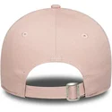 rozowa-zakrzywiona-czapka-z-daszkiem-z-regulacja-dla-kobiet-z-bialym-logo-9forty-league-essential-new-york-yankees-mlb-marki-new