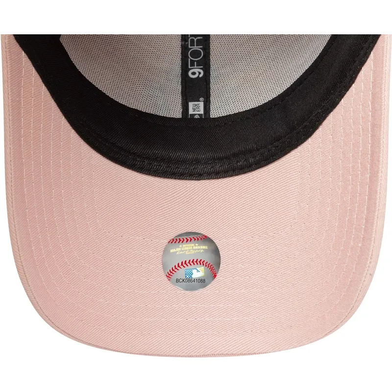 rozowa-regulowana-czapka-z-zakrzywionym-daszkiem-dla-kobiet-z-bialym-logo-9forty-league-essential-new-york-yankees-mlb-new-era