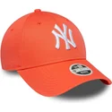regulowana-pomaranczowa-czapka-z-zakrzywionym-daszkiem-dla-kobiet-9forty-league-essential-new-york-yankees-mlb-od-new-era