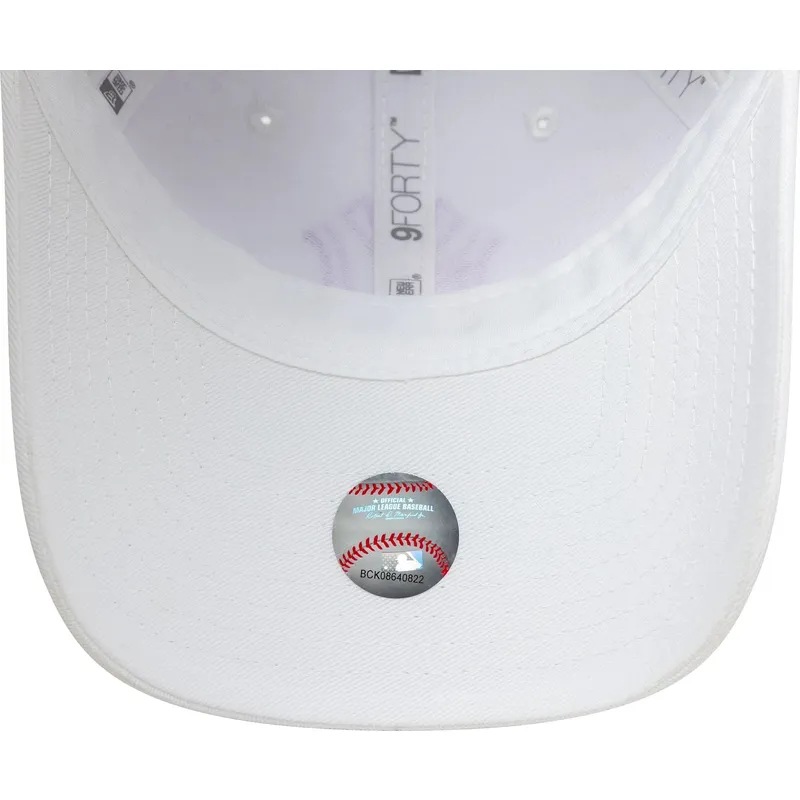 biala-regulowana-czapka-z-zakrzywionym-daszkiem-dla-kobiet-z-fioletowym-logo-9forty-league-essential-new-york-yankees-mlb-new-er