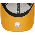 damska-zolta-czapka-z-zakrzywionym-daszkiem-i-regulacja-9forty-metallic-logo-los-angeles-dodgers-mlb-od-new-era