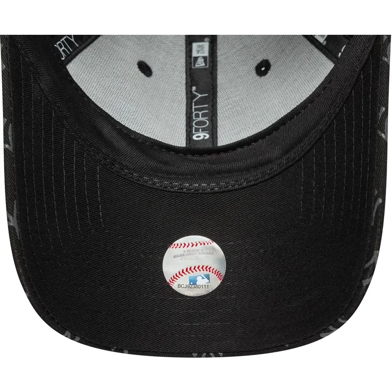 czarna-regulowana-czapka-z-daszkiem-dla-kobiet-9forty-monogram-new-york-yankees-mlb-new-era