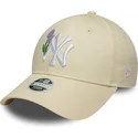 bezowa-regulowana-czapka-z-zakrzywionym-daszkiem-dla-kobiet-9forty-beaded-new-york-yankees-mlb-od-new-era