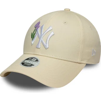 Beżowa, regulowana czapka z zakrzywionym daszkiem dla kobiet 9FORTY Beaded New York Yankees MLB od New Era