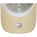 bezowa-regulowana-czapka-z-zakrzywionym-daszkiem-dla-kobiet-9forty-beaded-new-york-yankees-mlb-od-new-era