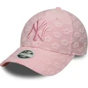 rozowa-regulowana-czapka-z-zakrzywionym-daszkiem-dla-kobiet-9forty-floral-towelling-new-york-yankees-mlb-new-era