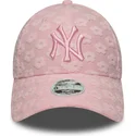 rozowa-zakrzywiona-czapka-z-daszkiem-regulowana-dla-kobiet-9forty-floral-towelling-new-york-yankees-mlb-od-new-era