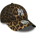 czapka-z-daszkiem-regulowana-dla-kobiet-9twenty-outline-new-york-yankees-mlb-od-new-era-w-panterke