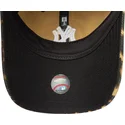 czapka-z-daszkiem-z-regulacja-w-panterke-dla-kobiet-9twenty-outline-new-york-yankees-mlb-new-era