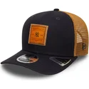 granatowo-brazowa-czapka-trucker-9seventy-stretch-snap-z-wytloczonym-logo-new-york-yankees-mlb-od-new-era