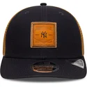 granatowo-brazowa-czapka-trucker-9seventy-stretch-snap-z-wytloczonym-logo-new-york-yankees-mlb-od-new-era