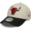 regulowana-bezowo-czarna-czapka-z-zakrzywionym-daszkiem-9forty-contrast-patch-chicago-bulls-nba-marki-new-era